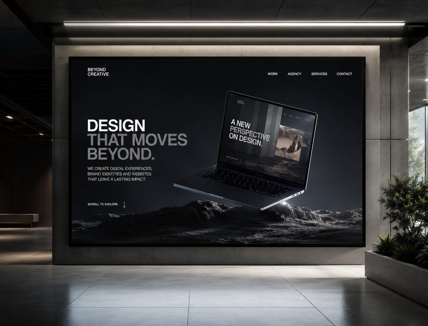 Großer Wandbildschirm in einem Betonfoyer zeigt eine Website mit der Zeile „Design that moves beyond“